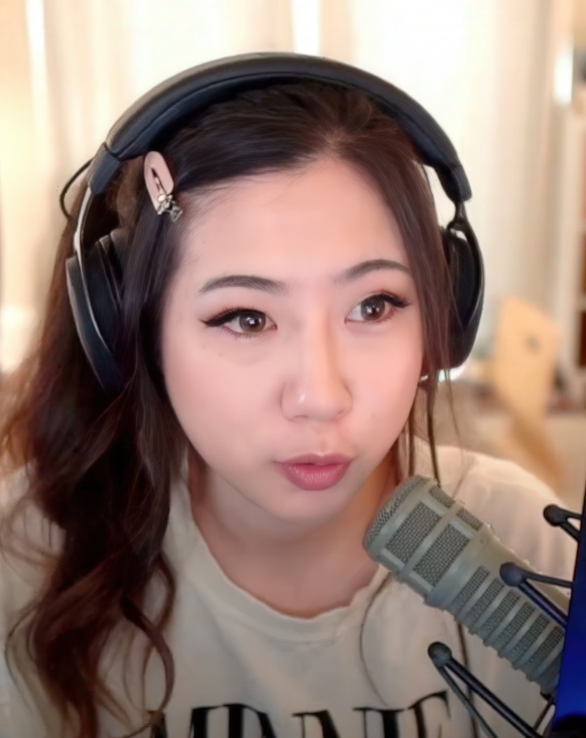 Fuslie [10] #THHJjaKQ