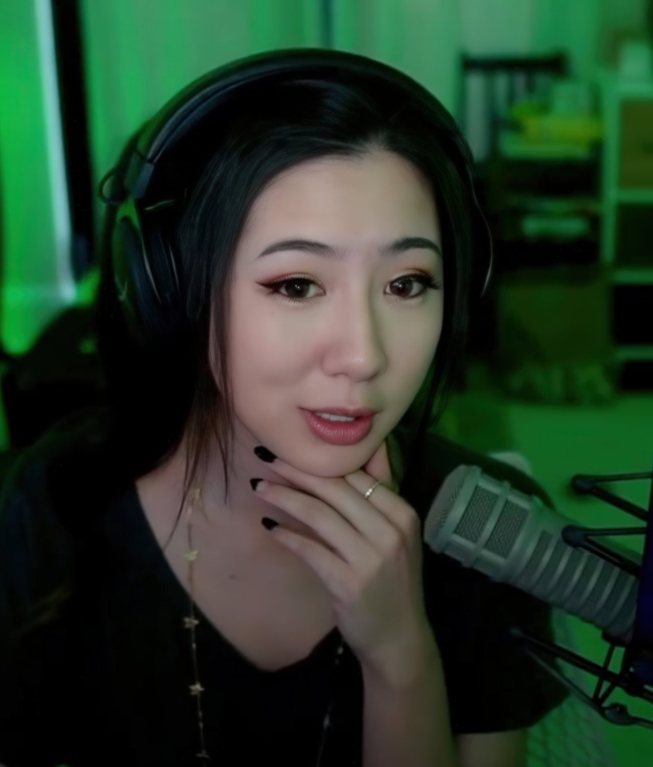 Fuslie [10] #ssV3CSqo
